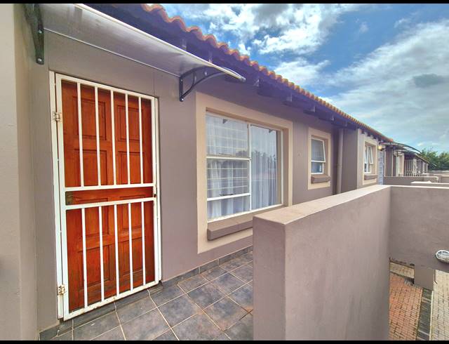 2 BEDROOM APARTMENT FOR SALE IN VAN DYK PARK